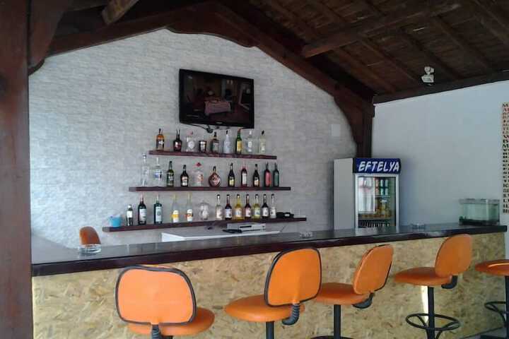 Lounge 22 of 28
