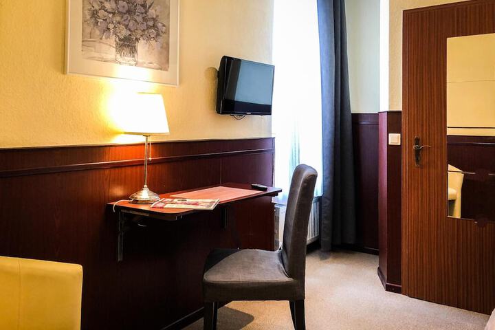 Room 17 of 41
