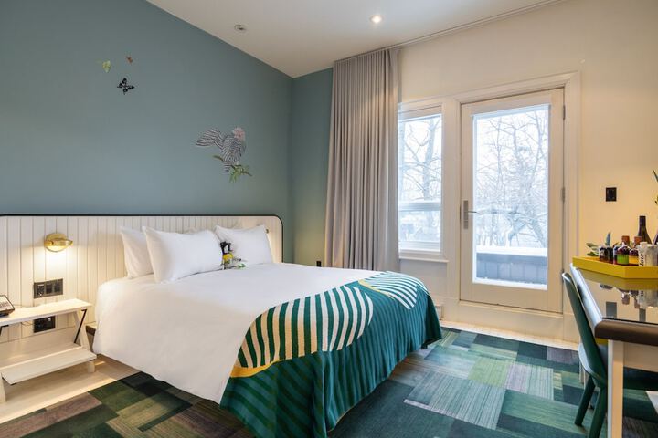 1 Queen Bed (7 of 29)