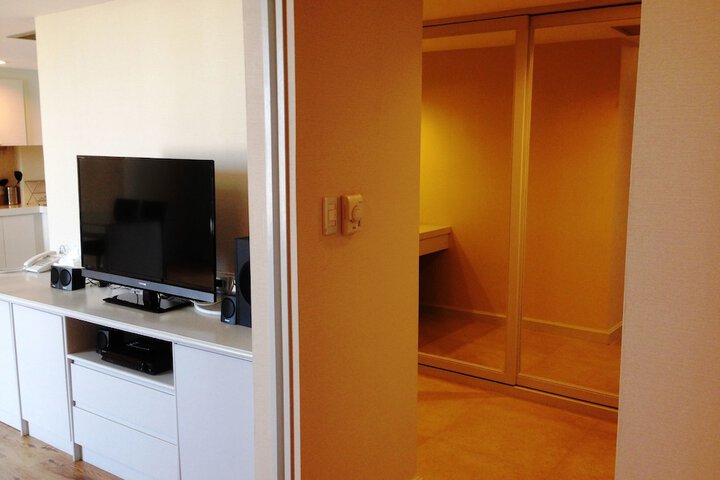 Room 28 of 76