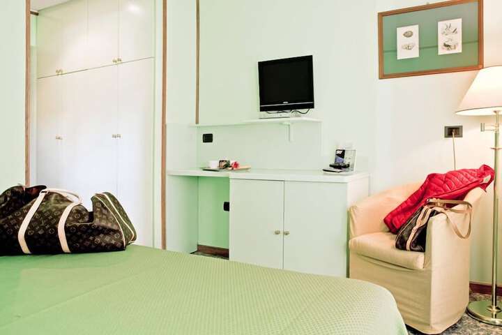Room 3 of 33
