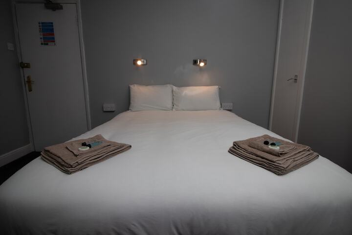 Room 8 of 17