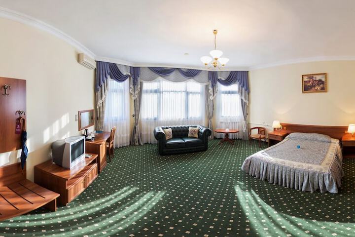 Room 4 of 24