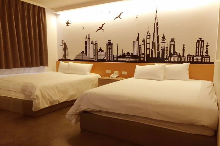 Room 18 of 118