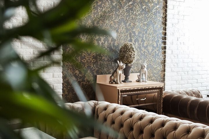 Lounge 102 of 112