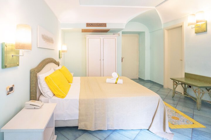 Room 8 of 31
