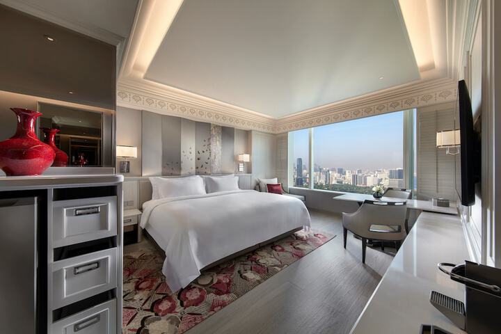 Room 13 of 100