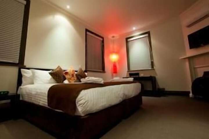 Room 5 of 28