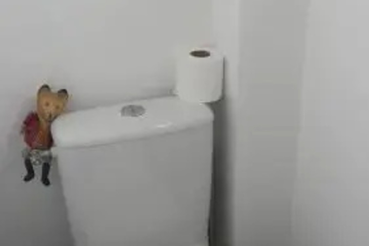 Room 7 of 10