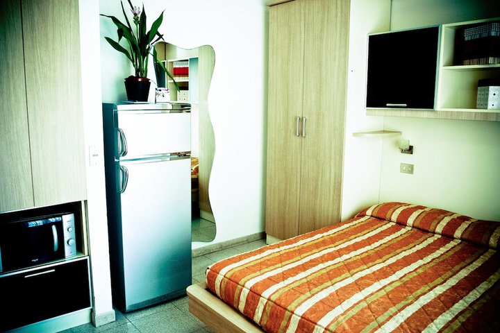 Room 3 of 21