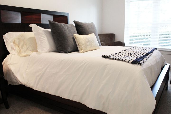 Room 4 of 107
