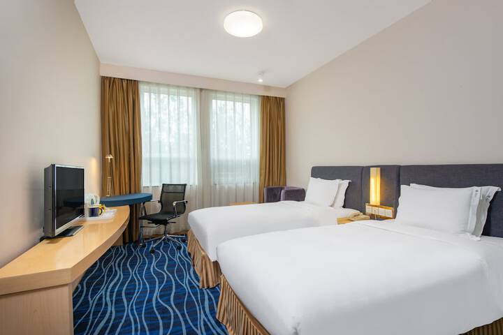 Room 2 of 30