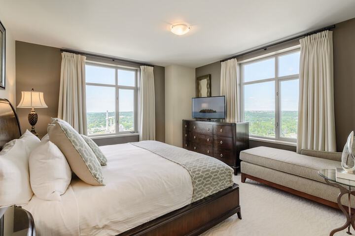 Room 4 of 37