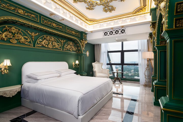 Room 77 of 195