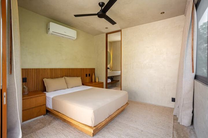 Room 142 of 740