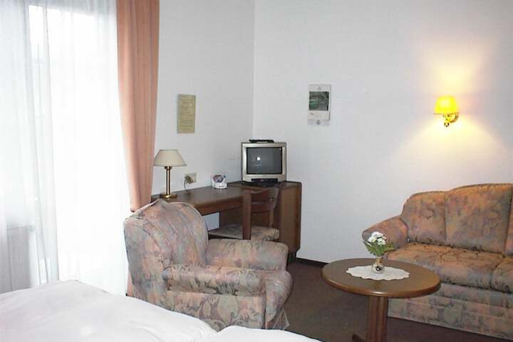 Room 11 of 12