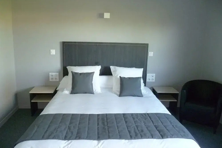 Room 4 of 15