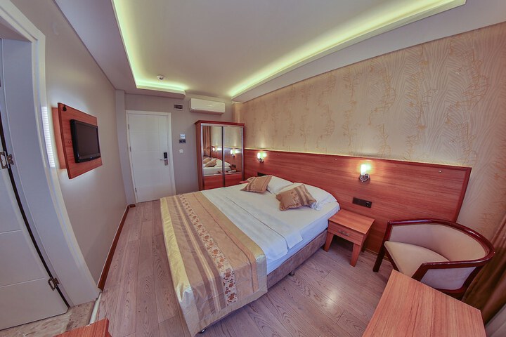 Room 10 of 43