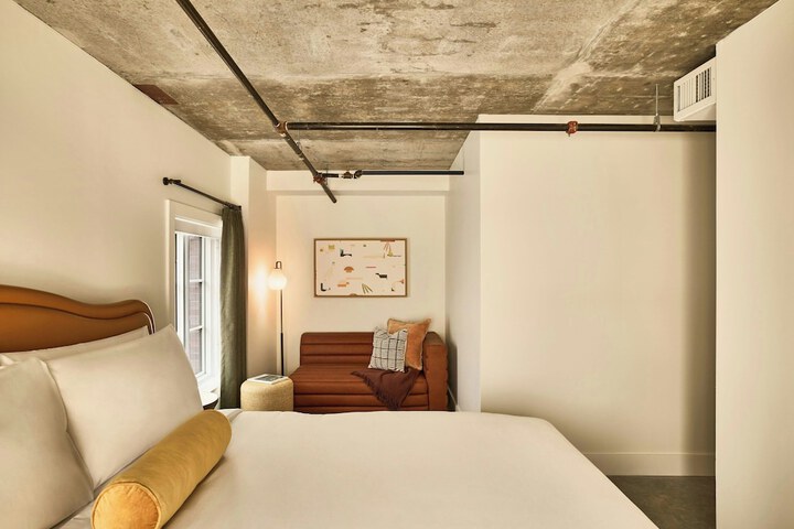 Room 42 of 89