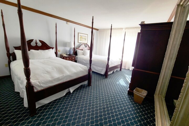 Quadruple Accessible Queen Size Bed (9 of 14)