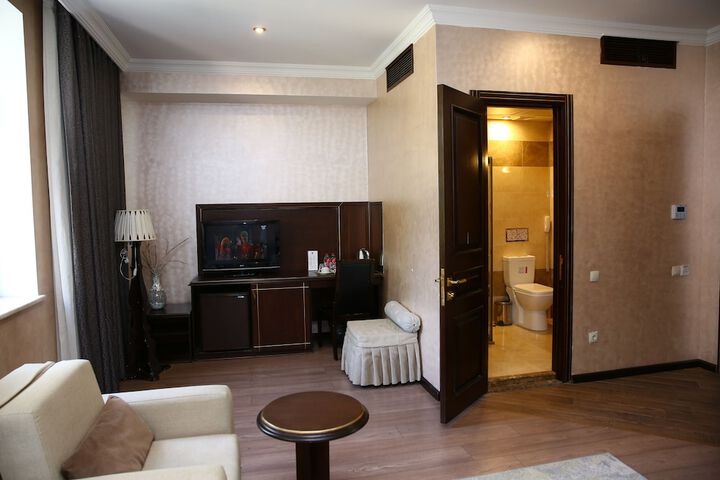 Room 52 of 122
