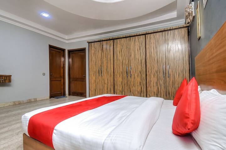 Room 12 of 32