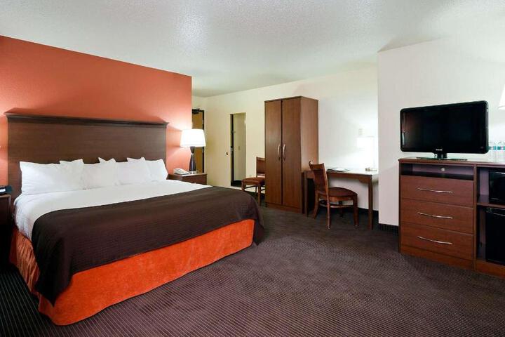 1 King Bed (3 of 11)