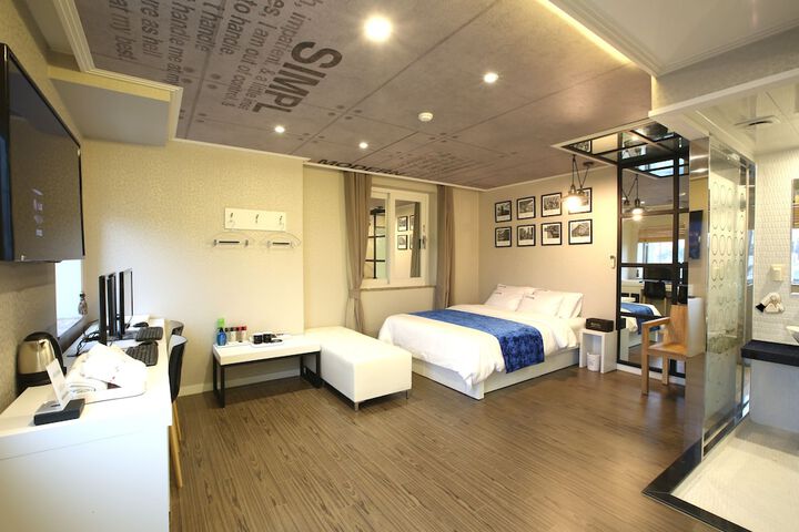 Room 8 of 22