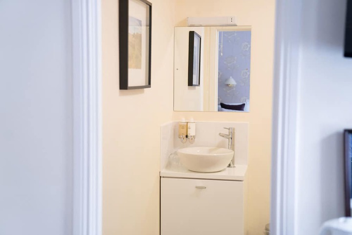Room 40 of 102