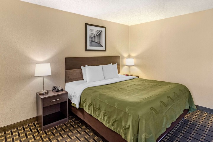 1 King Bed (17 of 18)