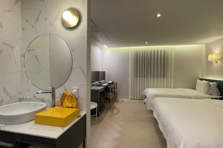 Room 26 of 60