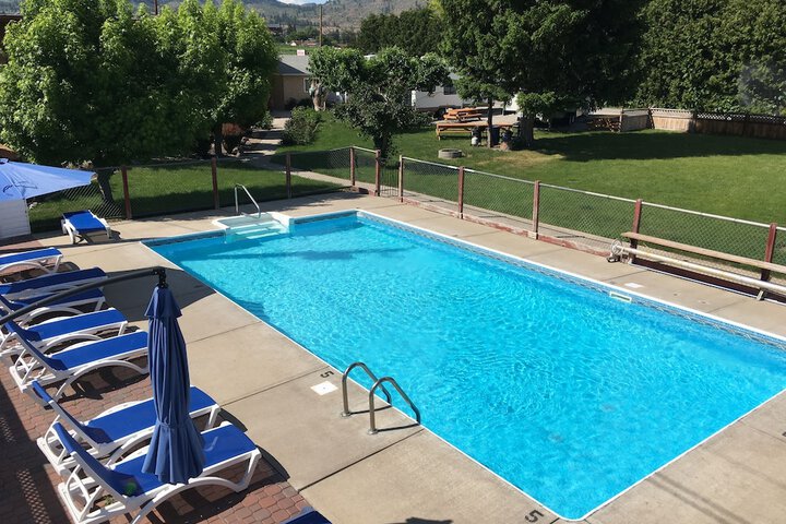 Pool 34 of 38