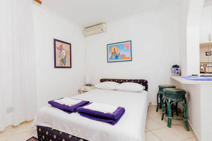 Room 4 of 43