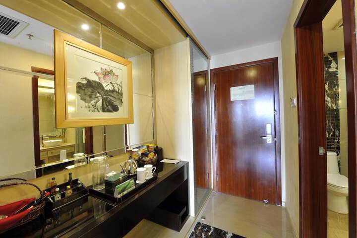 Room 13 of 27