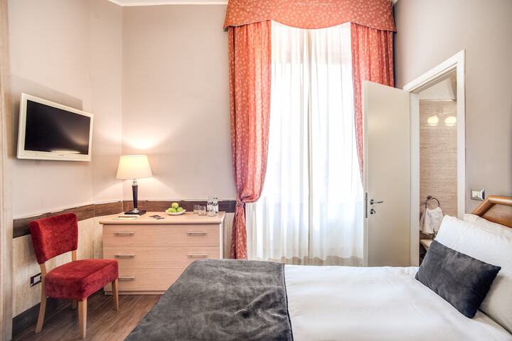 Room 33 of 68
