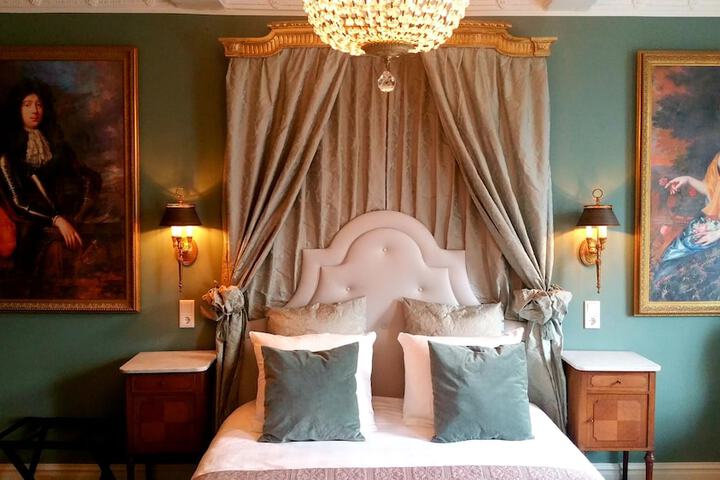 Room 10 of 61
