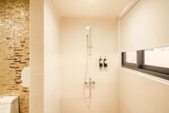 Room 6 of 22
