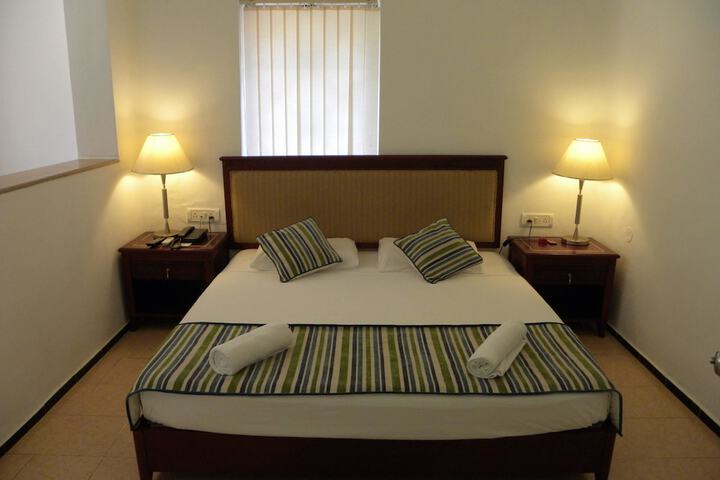 Room 3 of 33