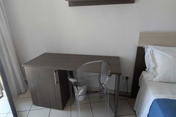 Room 10 of 110