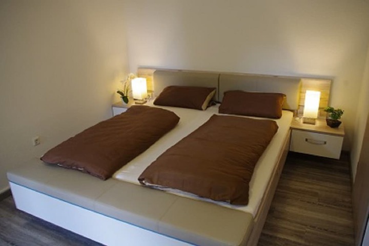 Room 2 of 2
