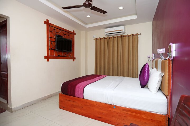 Room 5 of 12