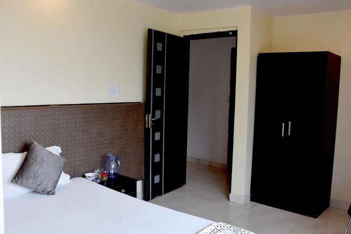 Room 12 of 22
