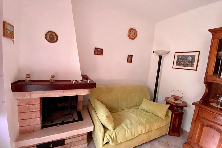 Room 2 of 10