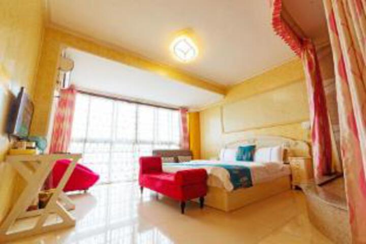Room 4 of 5