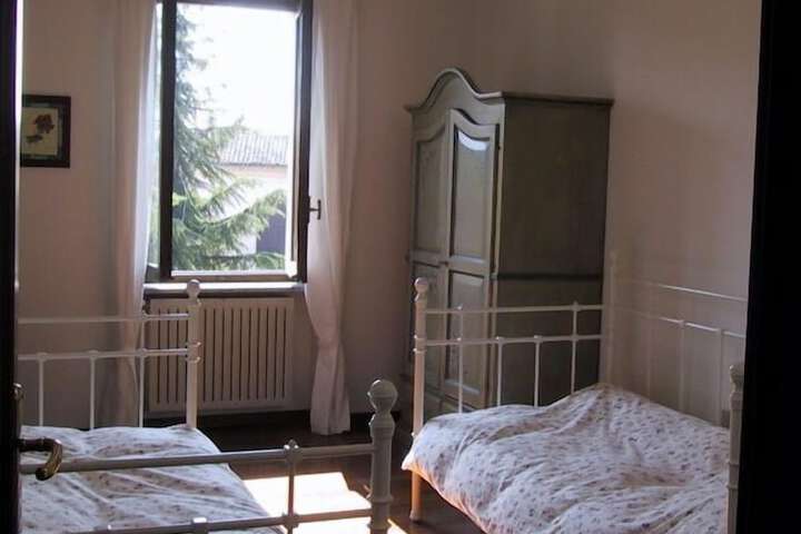 Room 6 of 14