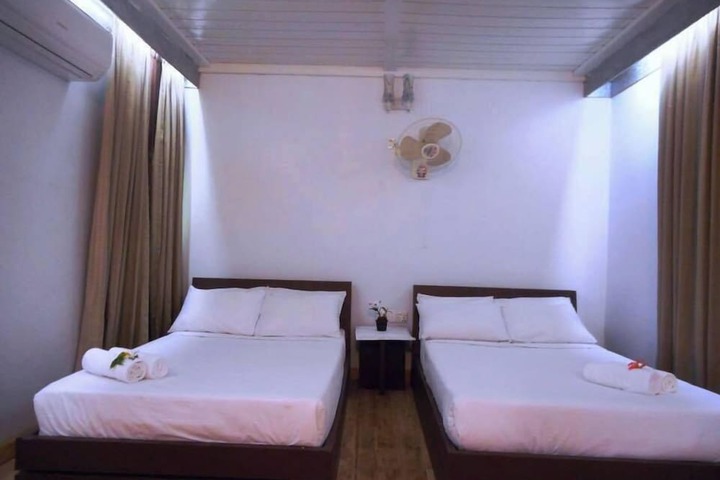 Room 9 of 38
