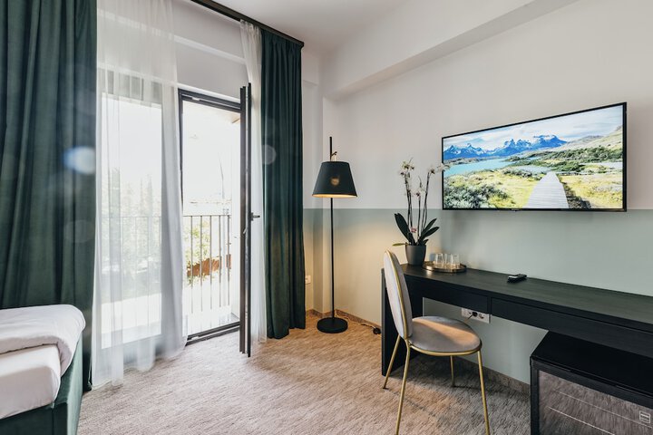 Room 10 of 65