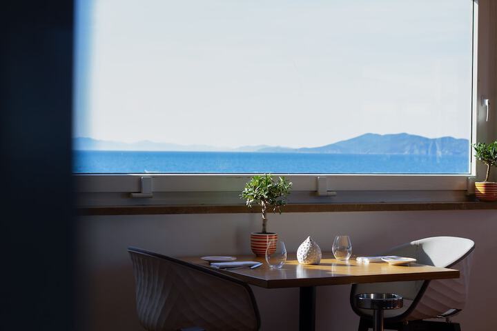 Dining 57 of 77