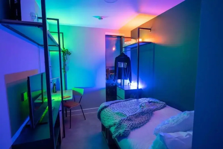 Room 4 of 7