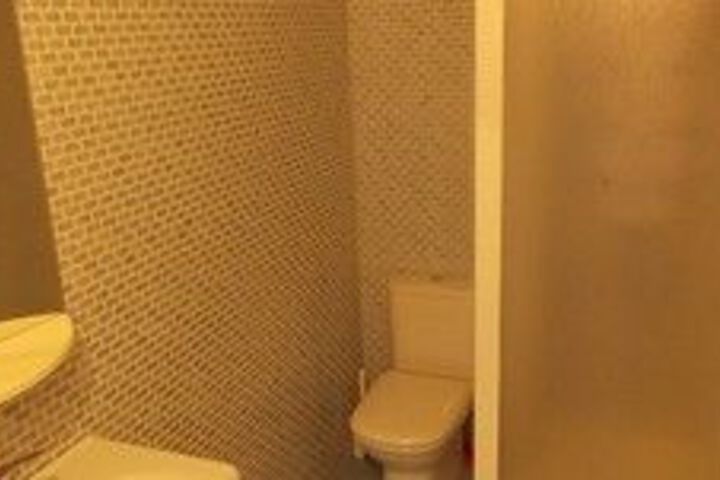 Room 8 of 68